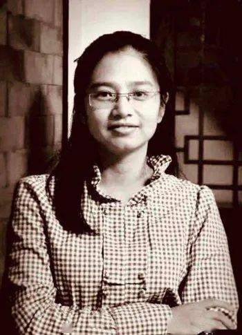 清华女博士拜师"丑书大师",网友:人是真的美,字也是真的丑_蔡梦霞