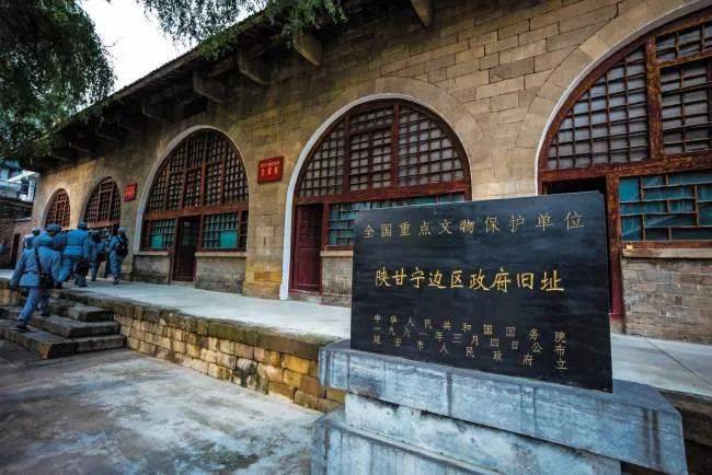 1942年11月2日,贺龙在陕甘宁边区高干会议上关于整党问题的发言中指出