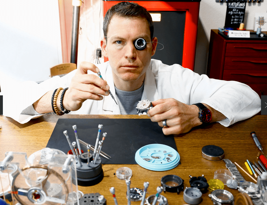 利希施泰纳现在进入了瑞士一家钟表公司实习,未来可能成为一名钟表匠