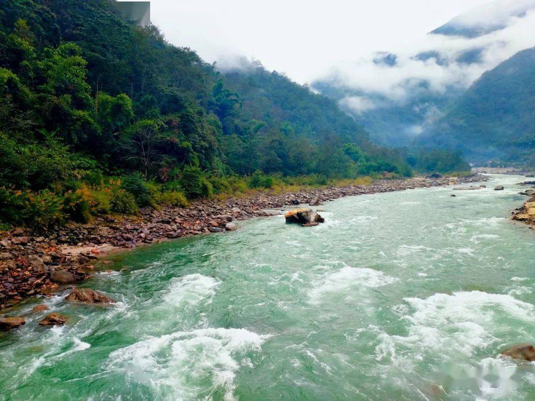 贡山旅游山水中国天上独龙江