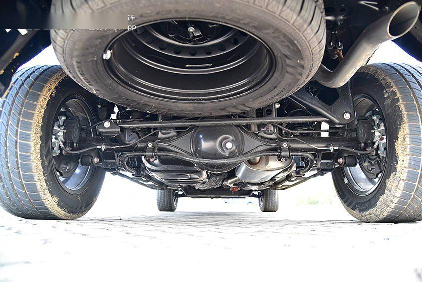 长城炮乘用皮卡全球版车型的底盘采用前双叉臂独立悬挂,后多连杆非