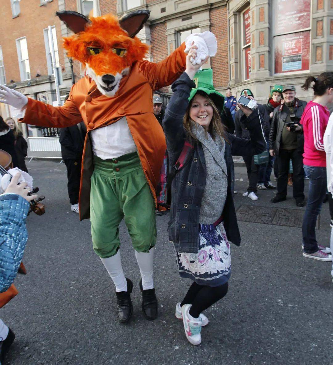 爱尔兰的“绿帽子”节又要来了！全球六百多地标绿装变身