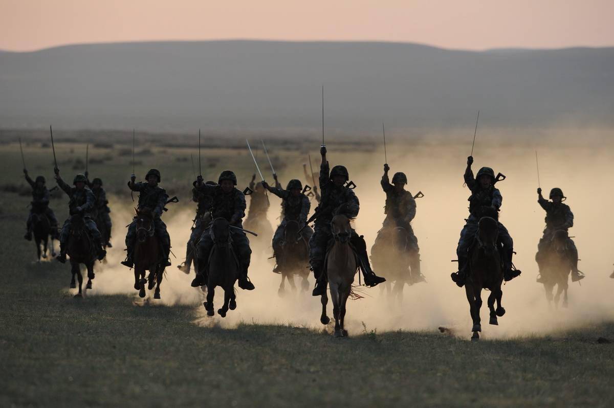 骏马奔腾 气势纵横