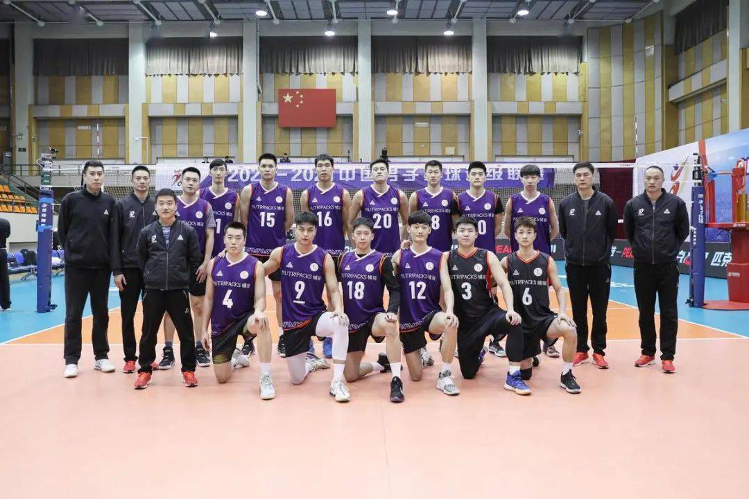联赛首战取得开门红 四川男排胜在团结一心