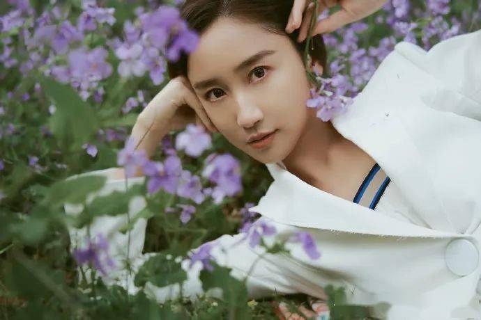 陈彦妃:当然我最开始的身份是演员,这个会让我驾轻就熟,因为我十九岁