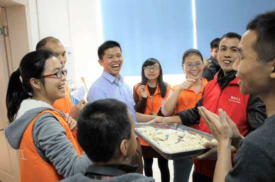 至诚企业社工开展职工新春关爱服务