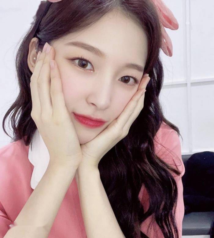 星闻ohmygirl崔乂园被选为烧酒代言人