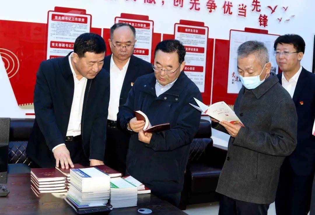 市人大常委会秘书长史厚纯陪同调研.