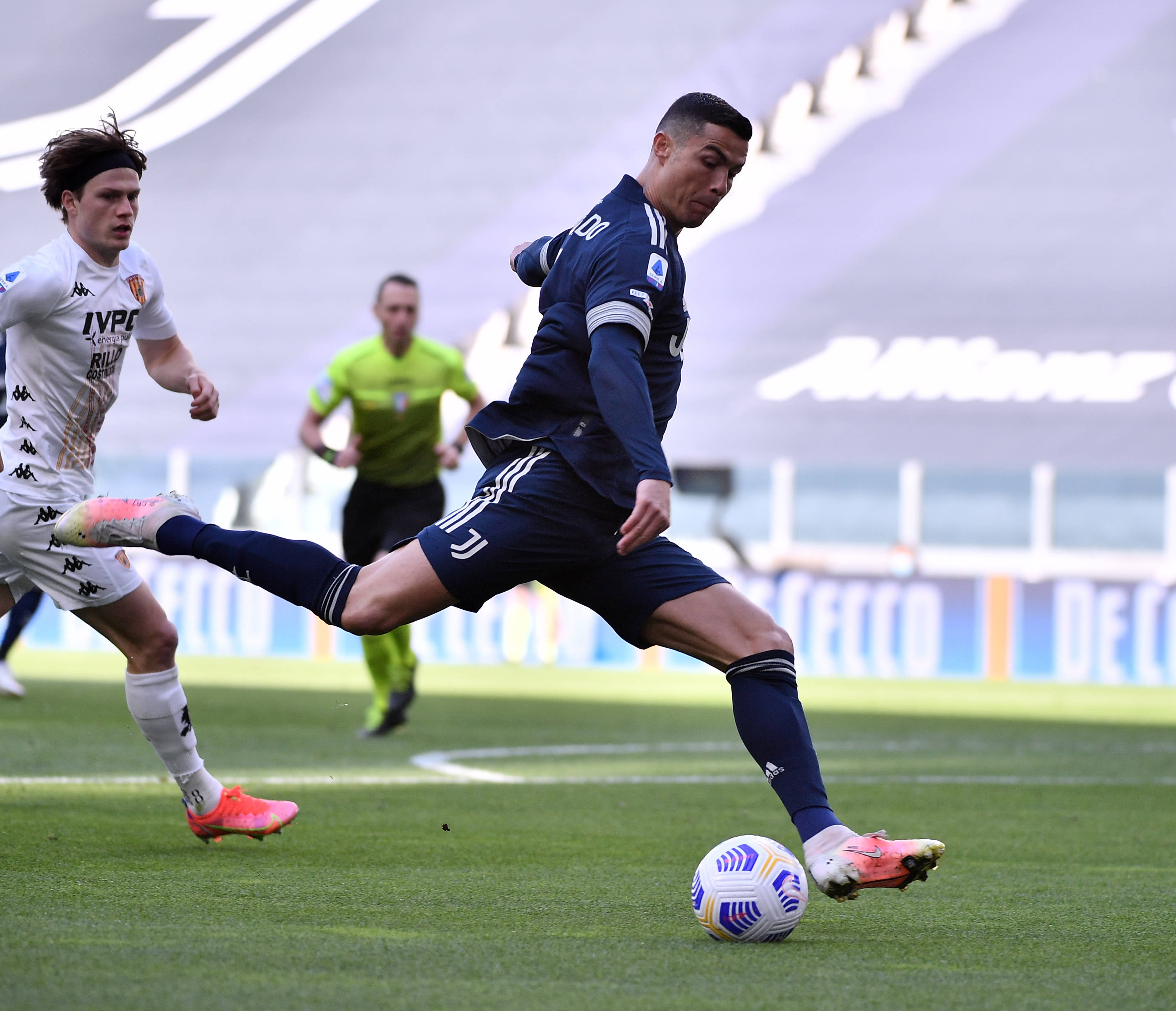 足球——意甲:尤文图斯不敌贝内文托