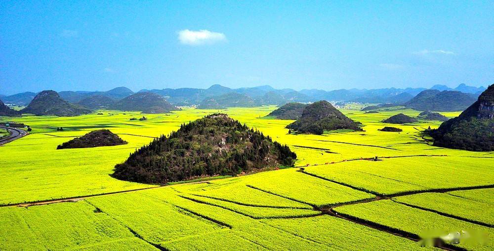 金雞峰叢內有多條路可以通向峰叢的深處,也可以在