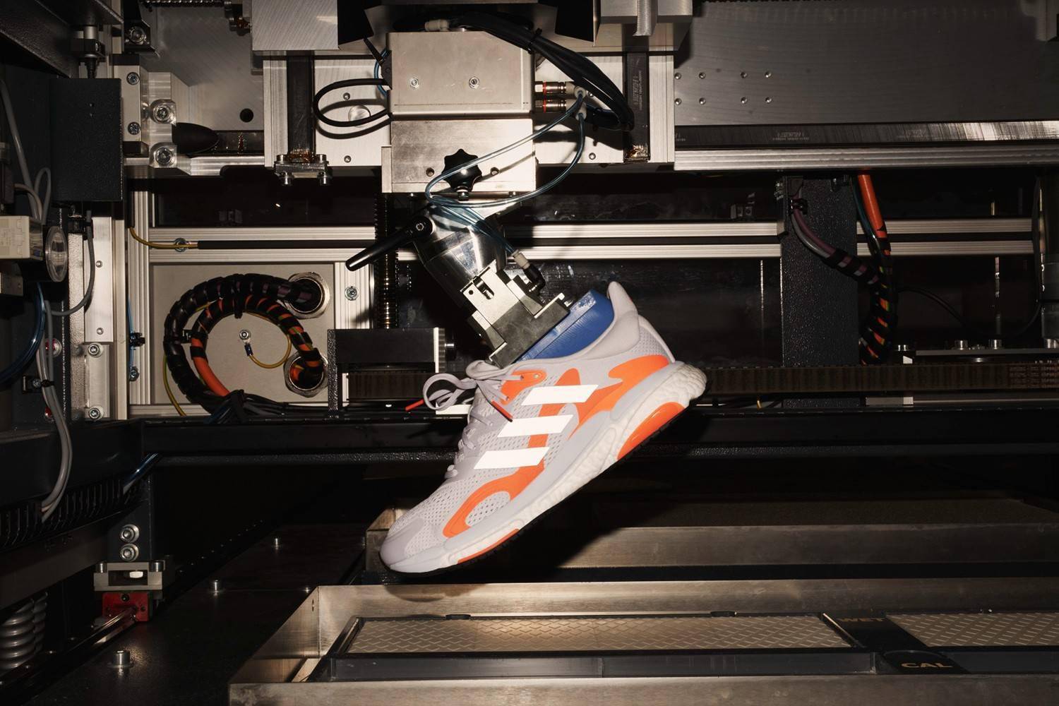 阿迪达斯新款solarboost及supernova跑鞋发布