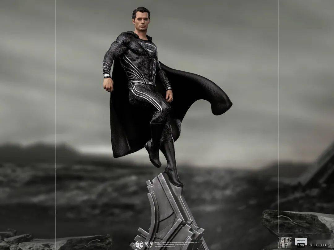 总的来说本品在姿态的设计以及黑色战衣细节刻画方面还是可圈可点的但