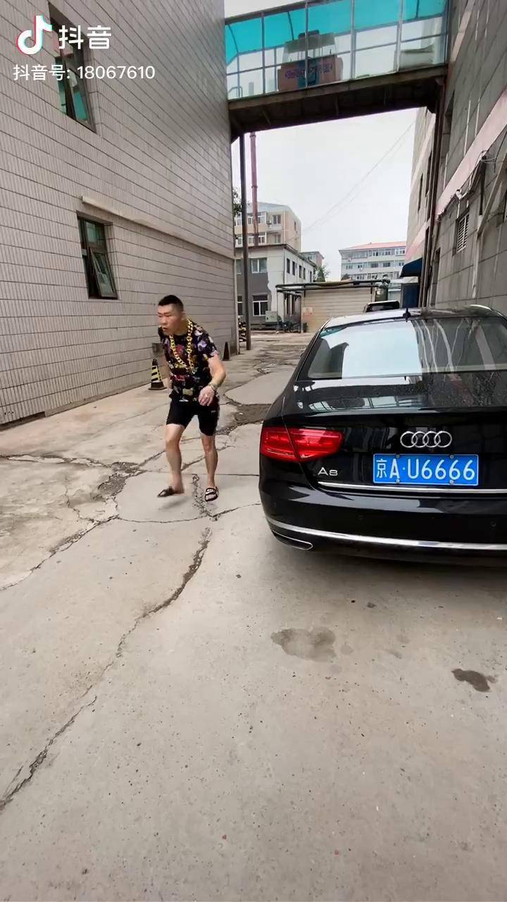 周国权上身了抽根华子华子最后才是亮点北京邵洋生活号北京邵洋