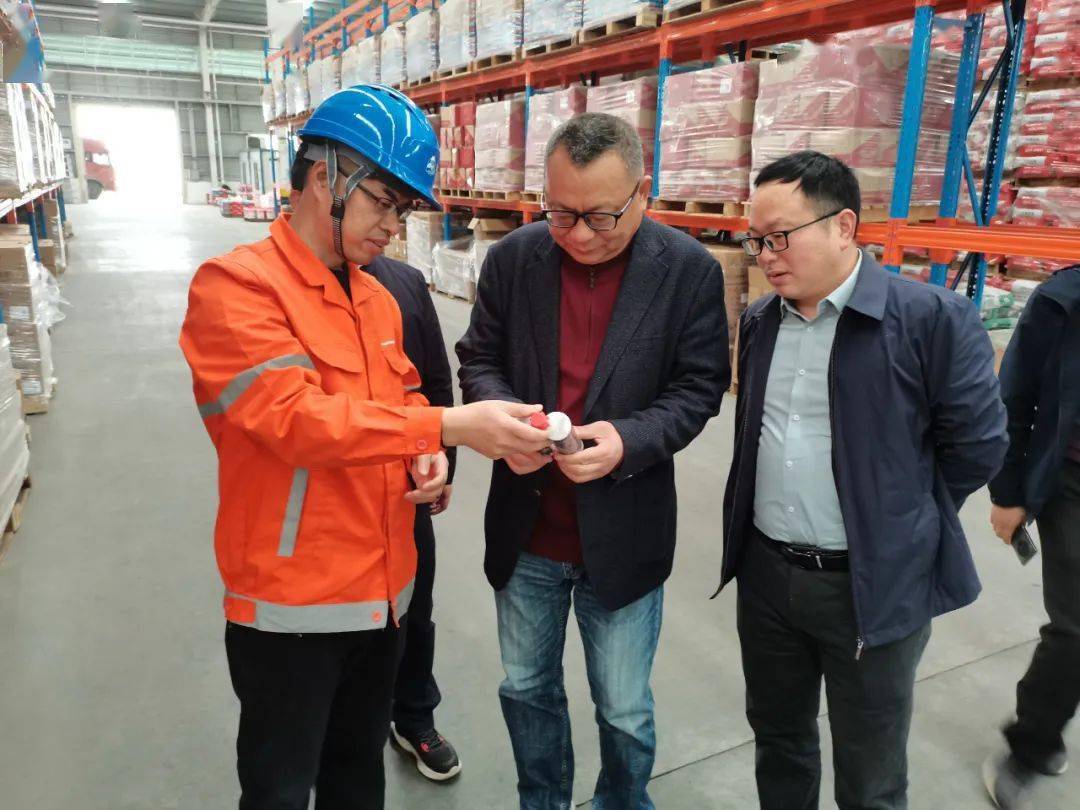 陈清先后实地走访了湖南泽睿新材料有限公司,长沙西卡德高新材料有限