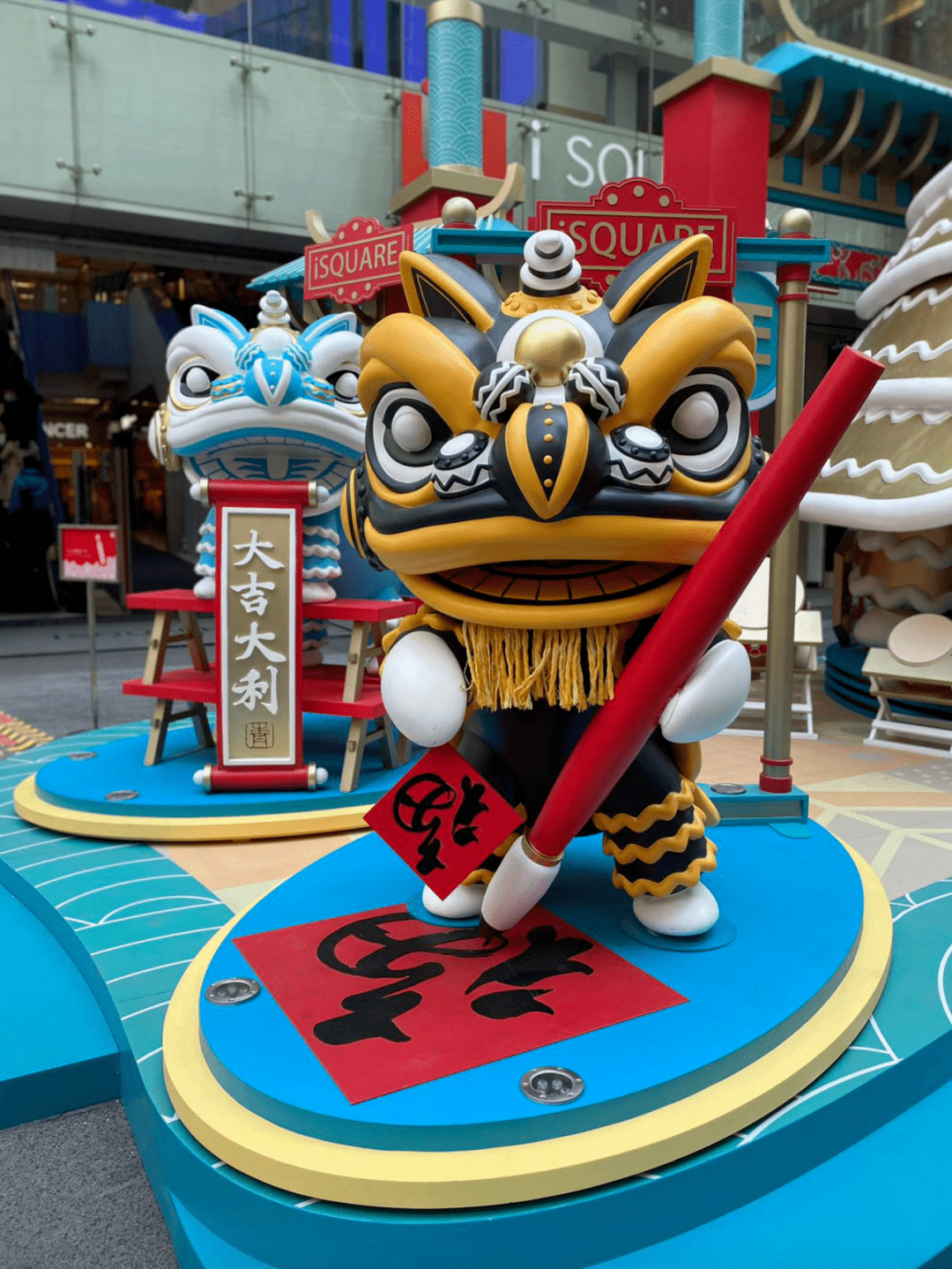 金狮舞动贺新岁香港isquare国际广场新春美陈