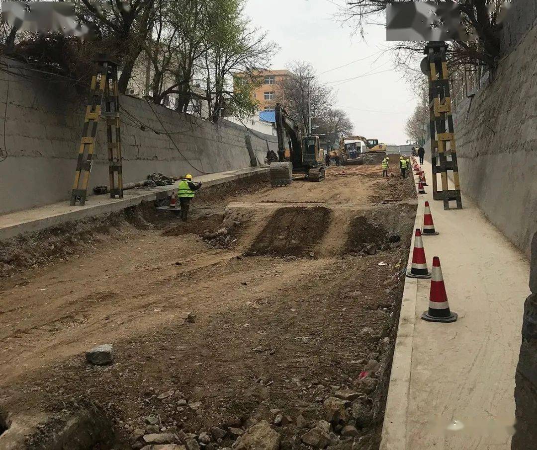 市区安邑西路铁路桥涵洞坡道进行改造维修_运城