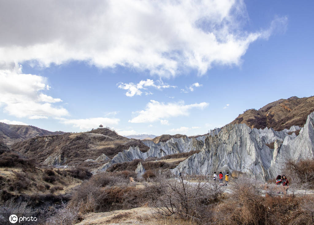 四川:探访中国磨石公园景区 奇幻石林引客来