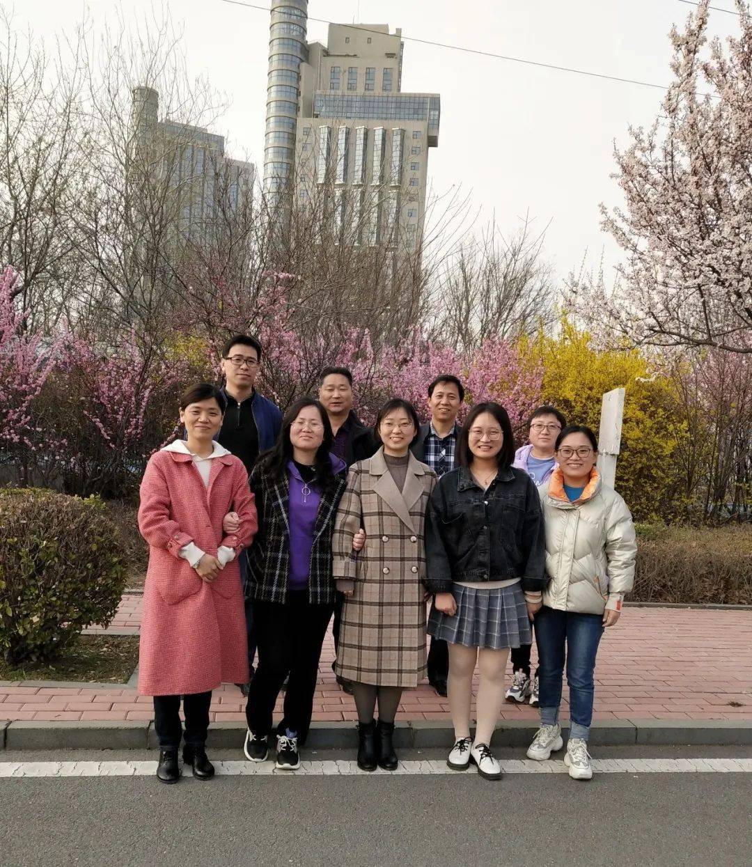 力生于团结,追风逐梦,辛勤耕耘,必将迎来新一轮的丰硕成果,为章丘中学