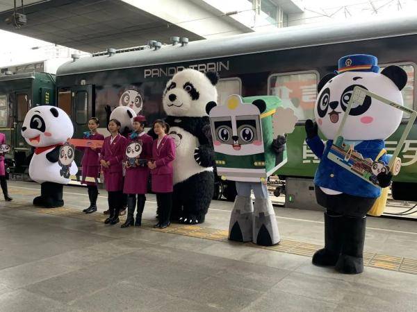 四川新开铁路旅游专列，车上还可以唱KTV！