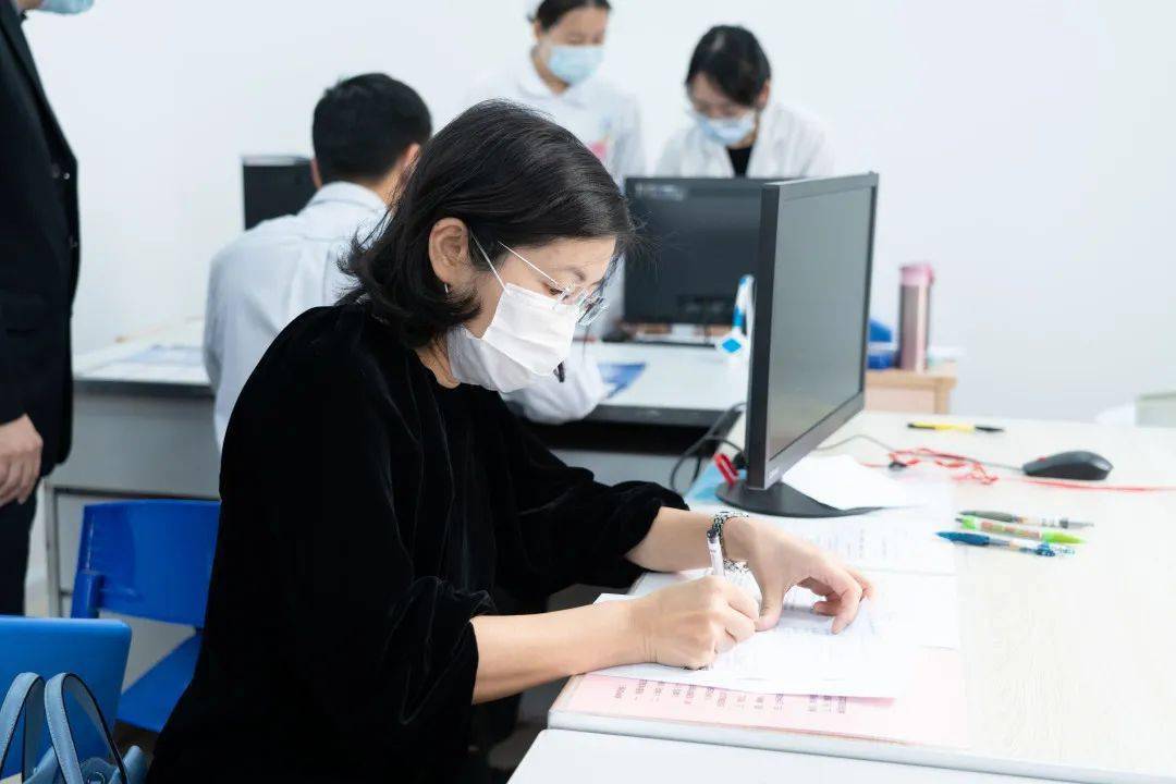 新冠病毒疫苗啦积极响应疫苗接种号召党委委员温晓虹等领导党委副书记