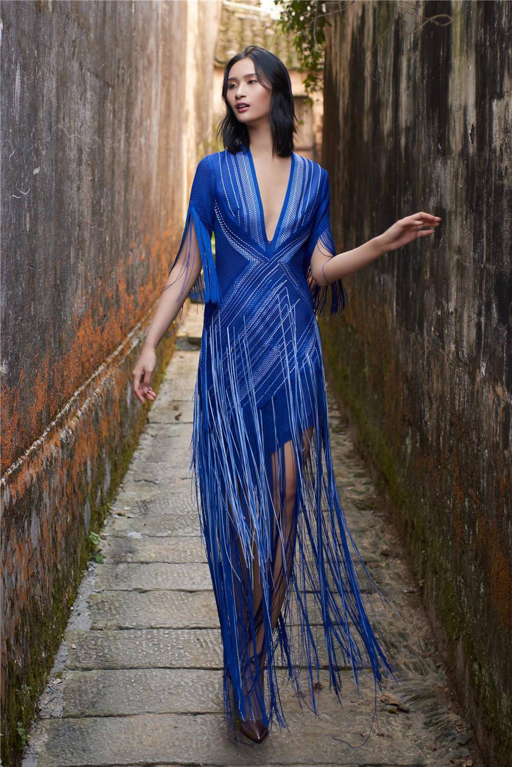 可以听的时装gracechen用琴开启中国年