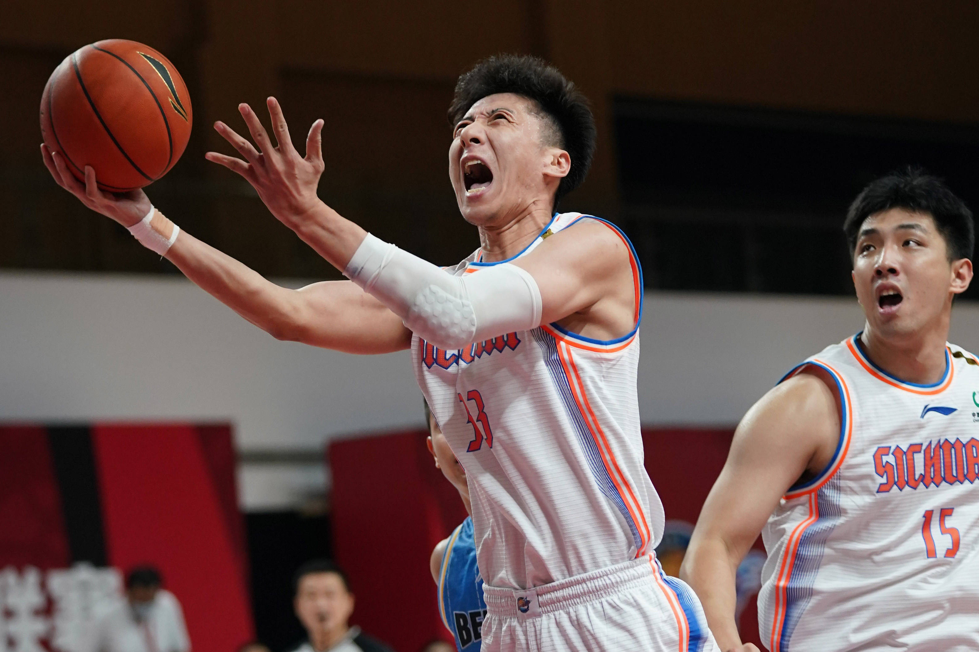 篮球cba常规赛第四阶段四川五粮金樽迎战北京首钢