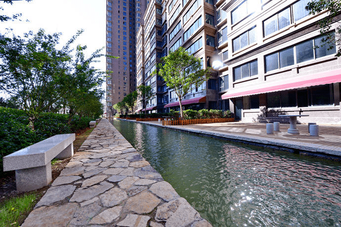 最近听粉丝反映滕州东边的凯润花园居然还有5层高的电梯洋房?