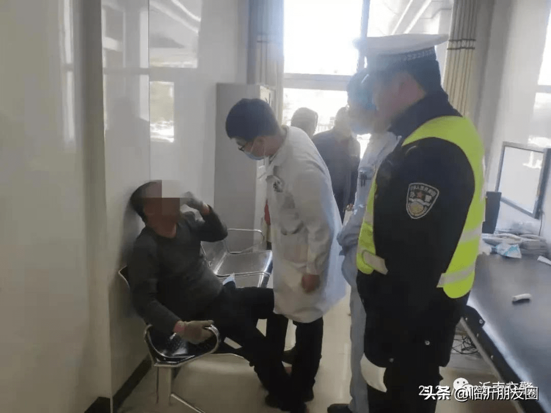 临沂一男子鼻梁砸伤,公安交警紧急护送就医_手机搜狐网