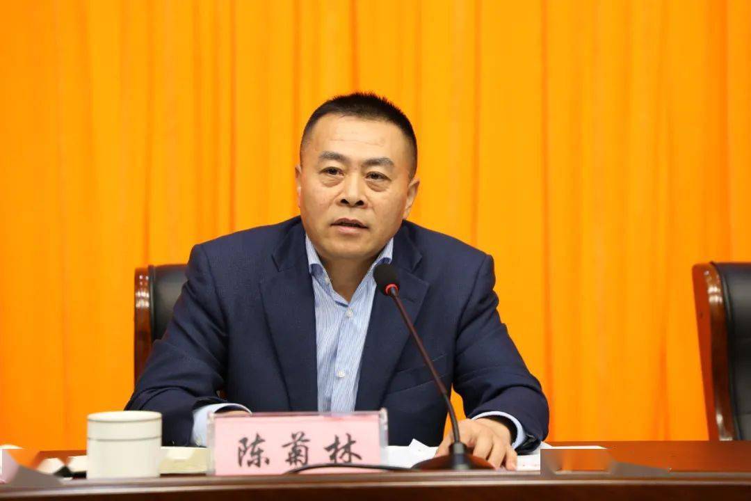 会议由甪直镇党委副书记王民主持.