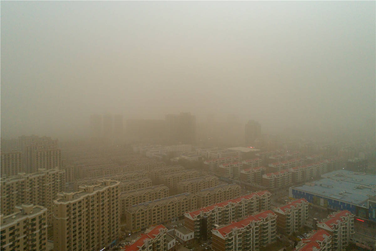 银川出现能见度小于1000米的沙尘暴