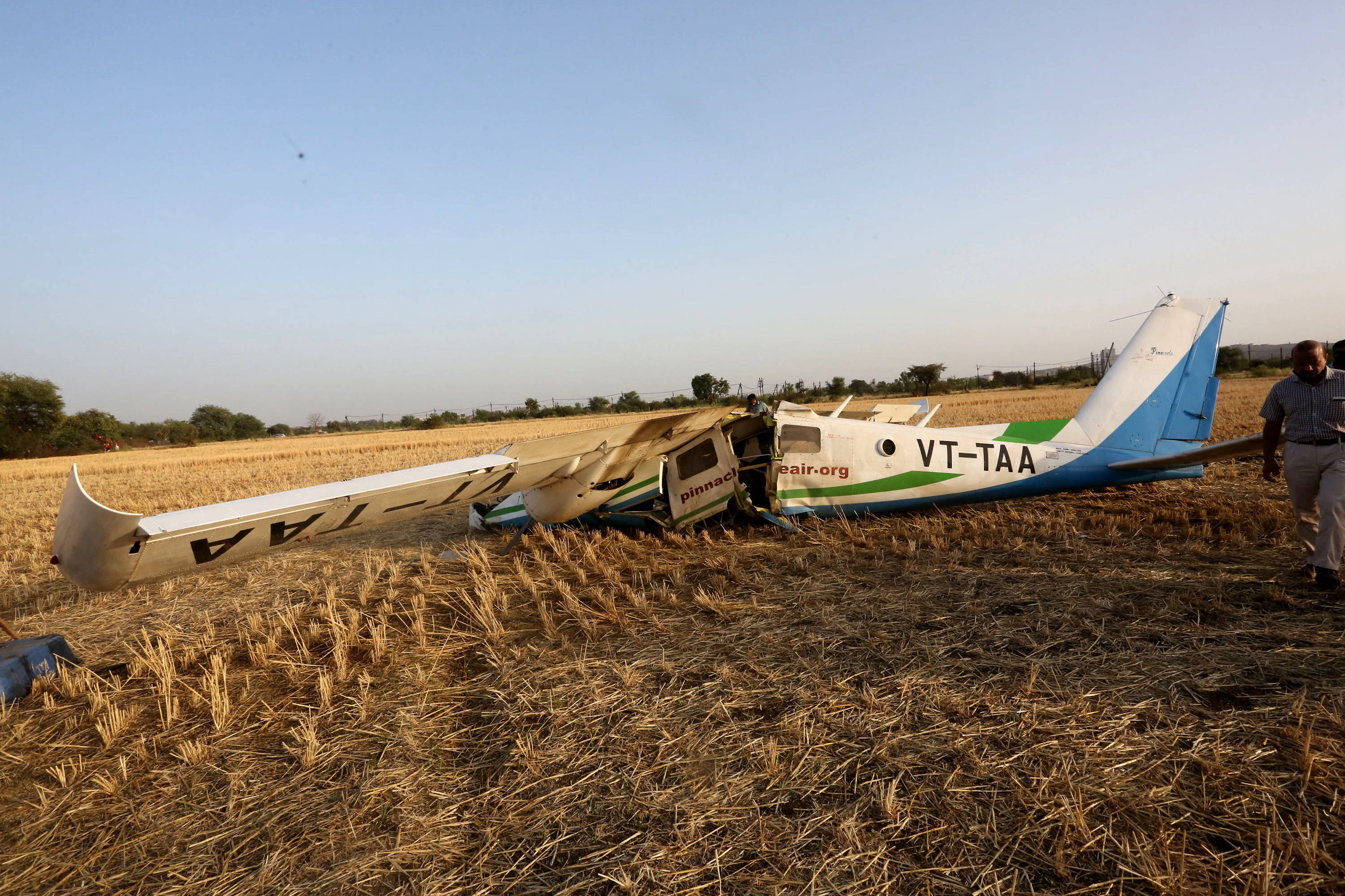 印度一小型教练机坠毁致3人受伤