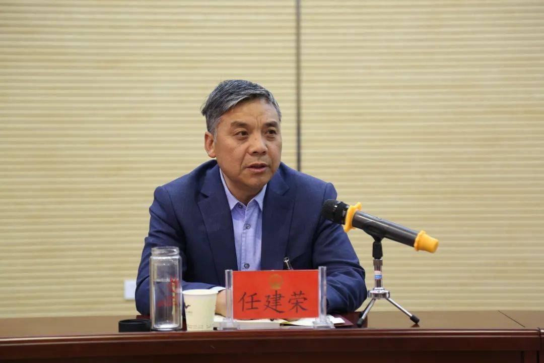 代表们一致认为,崔景瑜市长所作的政府工作报告主题鲜明,思路清晰