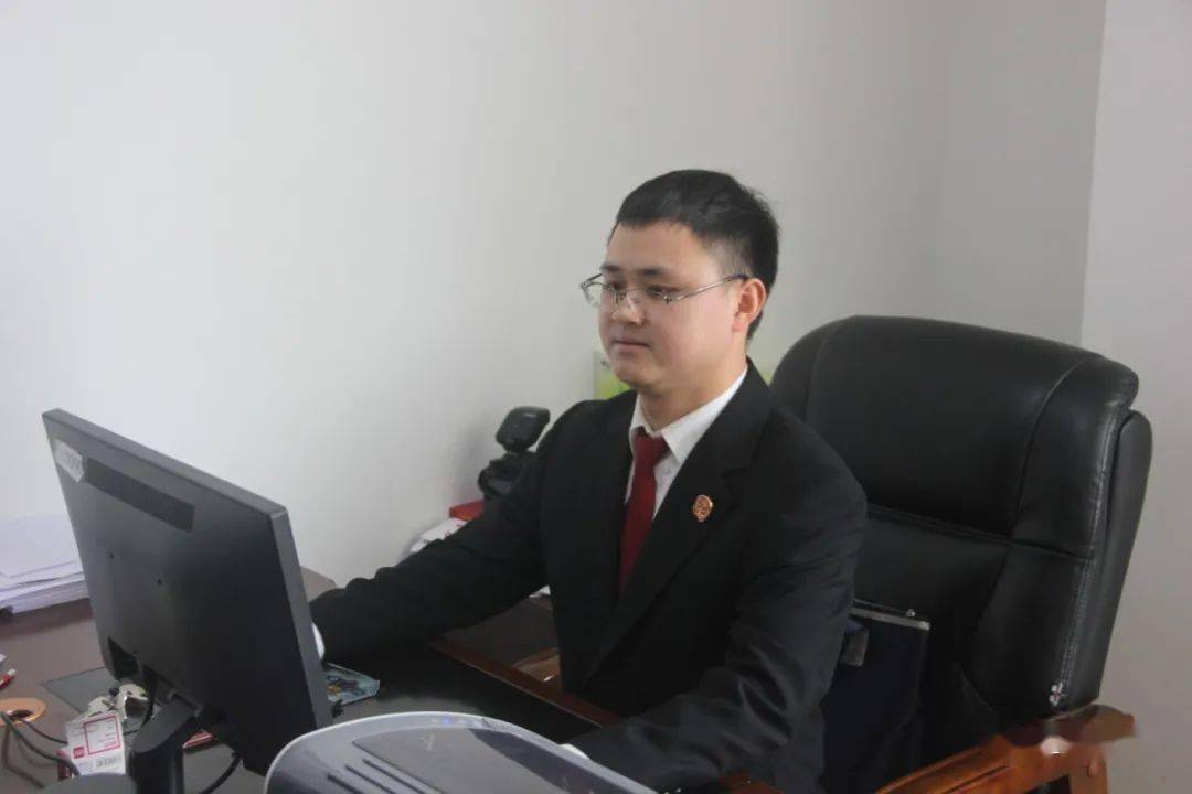 【聚焦两会】法院干警热议法院工作报告 他们这样说!_巴中市