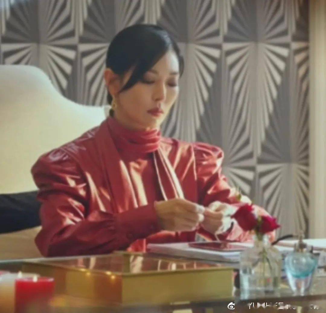 《顶楼2》32套look组成的绝美千书真,花了多少钱?