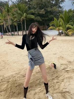 和路边晒太阳的弟弟商量了好久才让我拍的热门酷盖摆胯舞