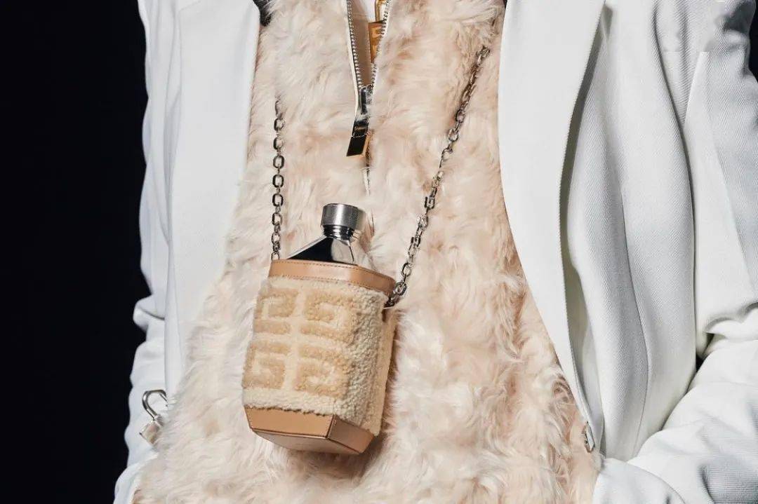 givenchy2021秋冬新锐与传统的对峙