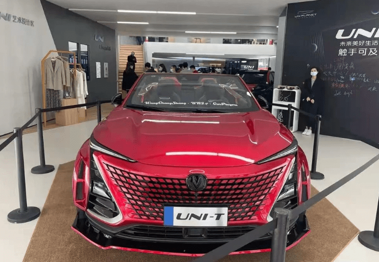 长安unit敞篷版现身街头搭蓝鲸20t网友量产必买