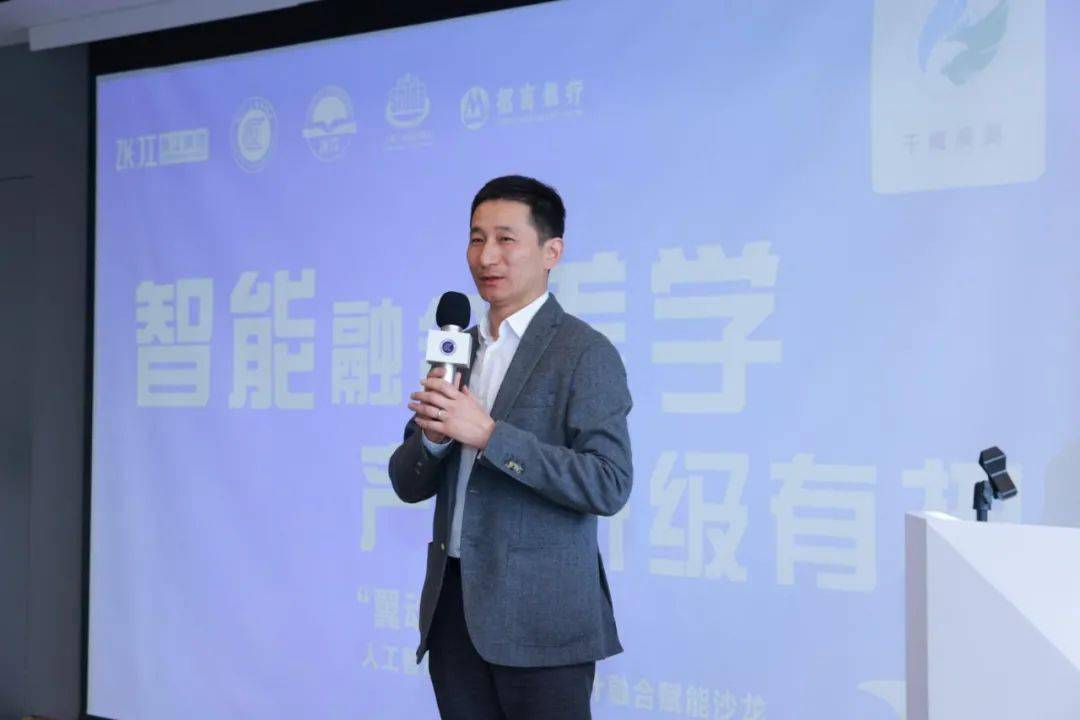 张江集团副总经理杜少雄,上海工业设计协会会长倪伟源