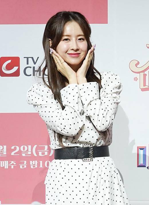 尹贞仁等韩国歌手出席misstrot第二季落幕发布会