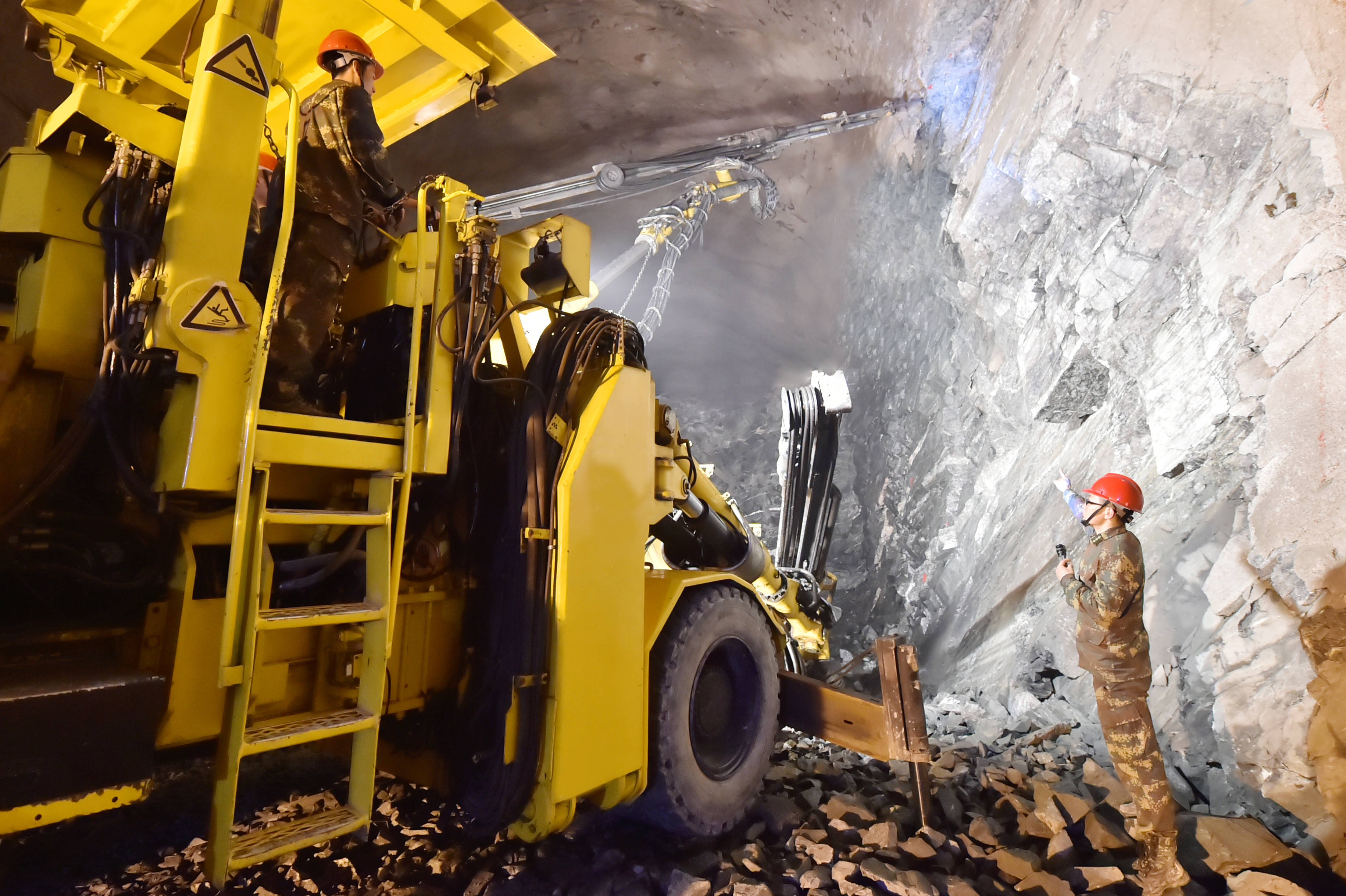 "无名"坐标下的忠诚之歌——走近英雄的导弹工程兵