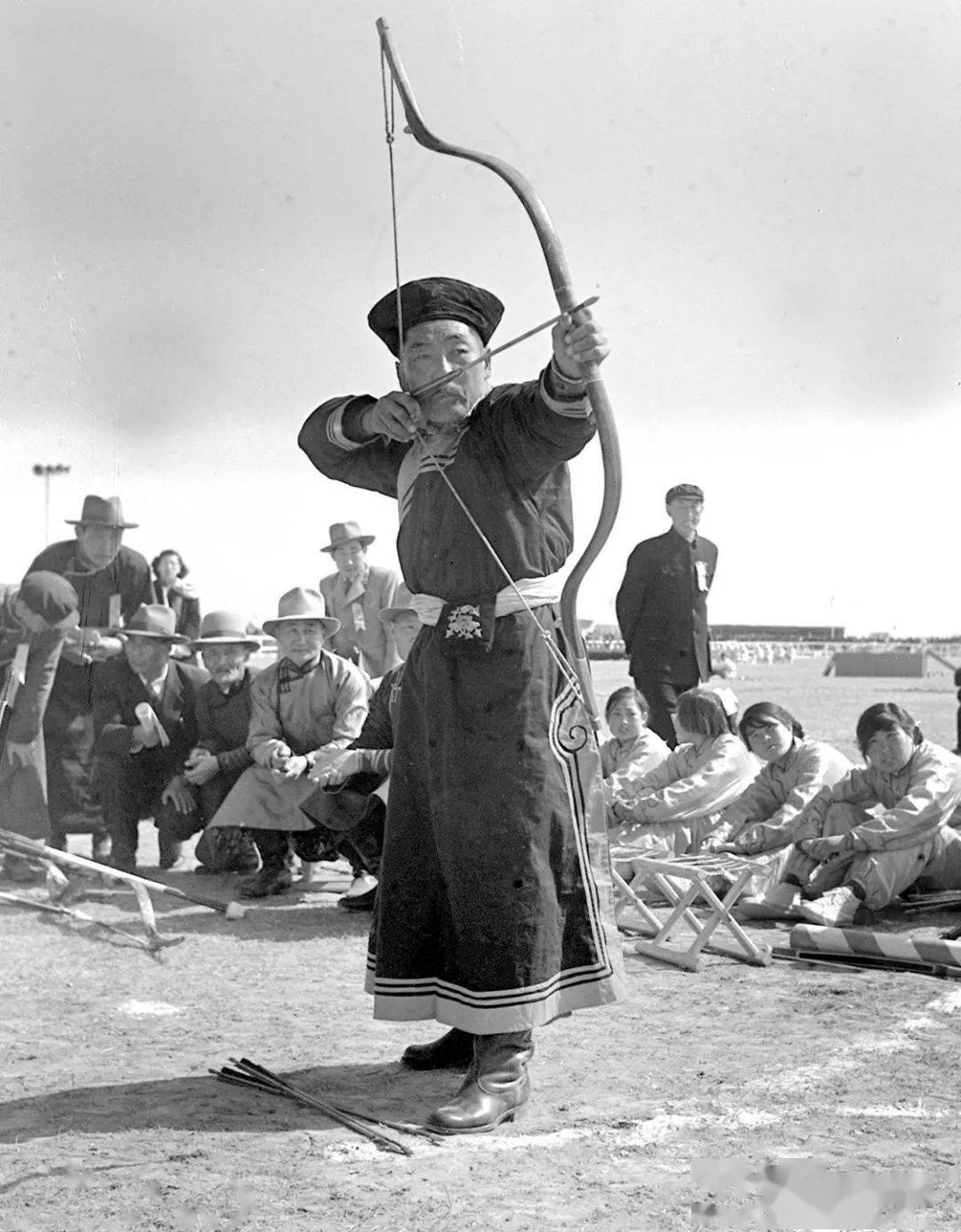 蒙古式射箭手法图片