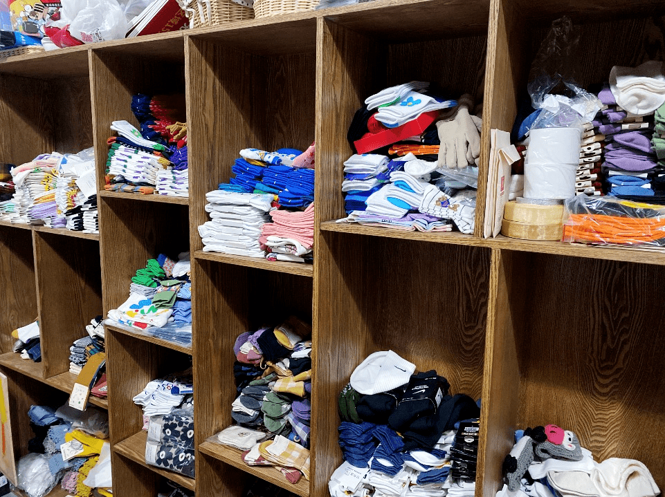 仓库风 复古风 』更新一下衣柜里的袜子吧~跟着精妹一起去逛逛这家