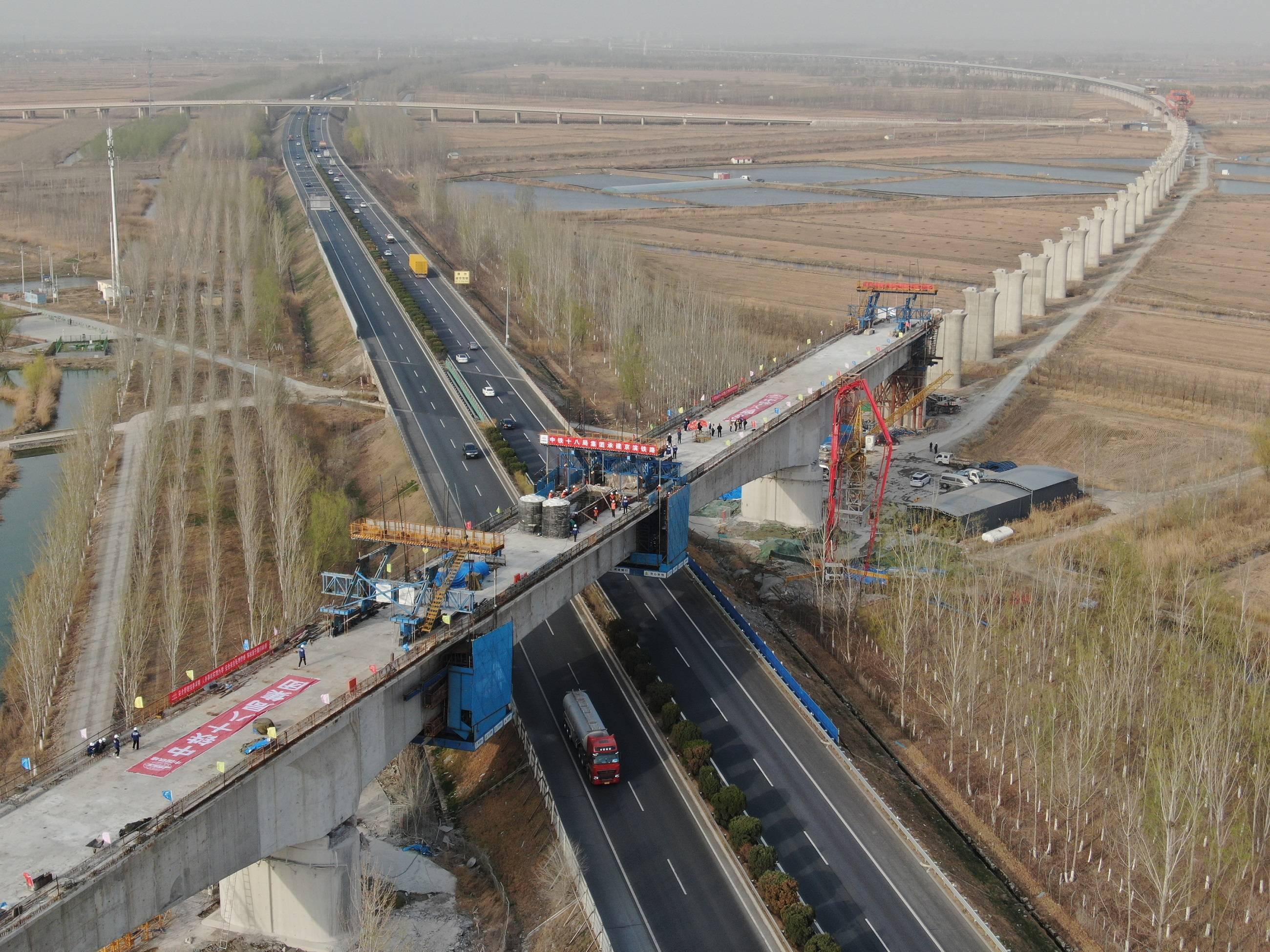 京滨城际铁路全线单跨最大连续梁北辰特大桥跨津蓟高速连续梁3月31日