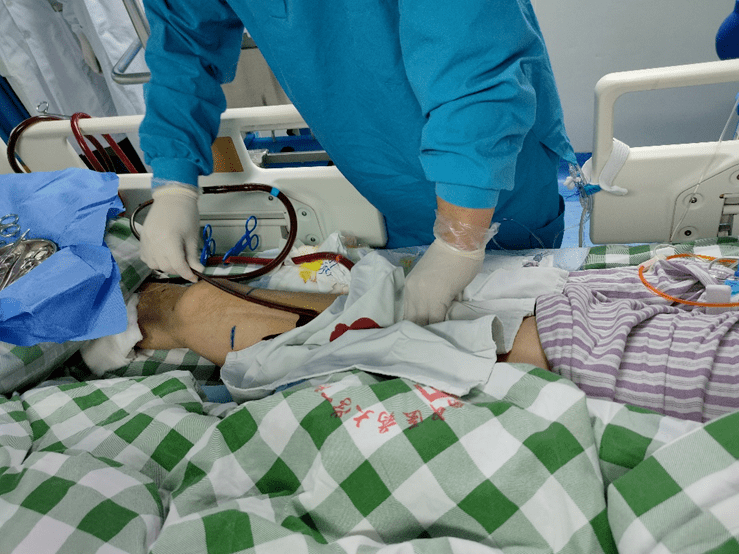 聚焦临床前沿十八生死极速紧急救援我院ecmo成功救治81岁呼吸心跳骤停