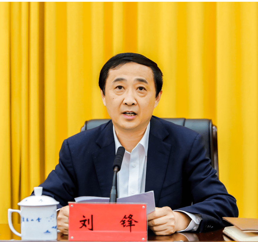 省政府的正确领导下,在刘锋同志,胡雪梅同志的带领下,景德镇广大党员