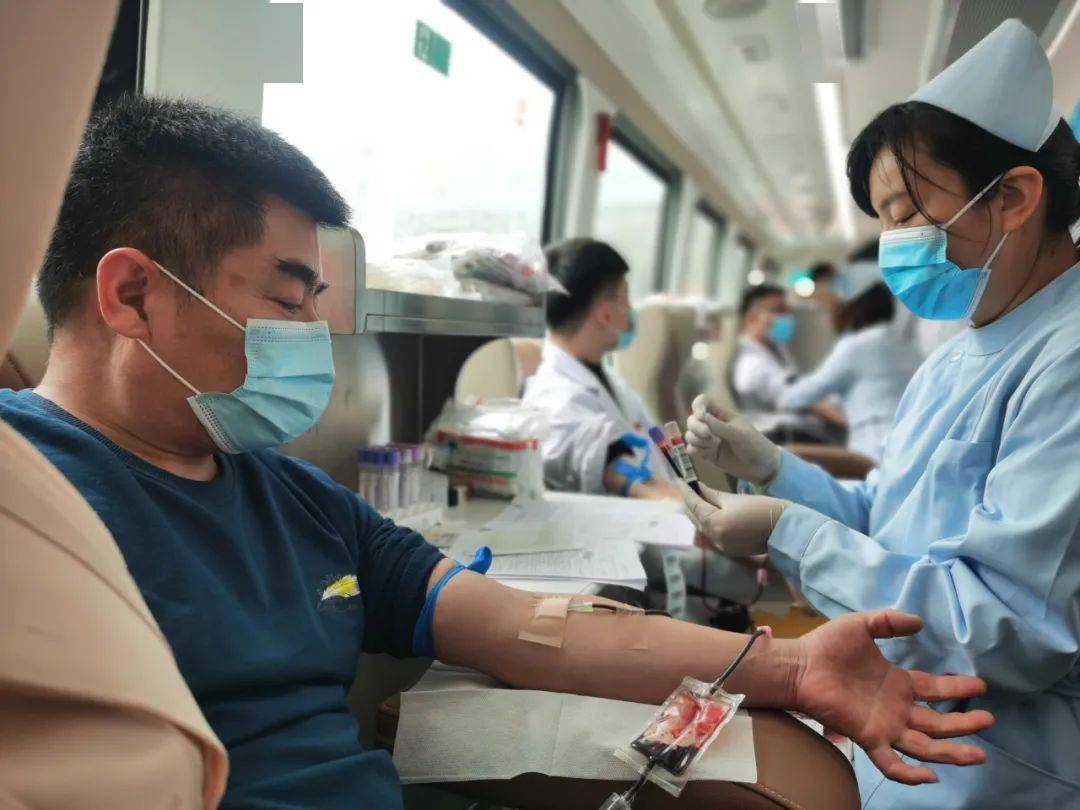 临床科室为单位分时段,分批次进行献血,确保了现场安全有序