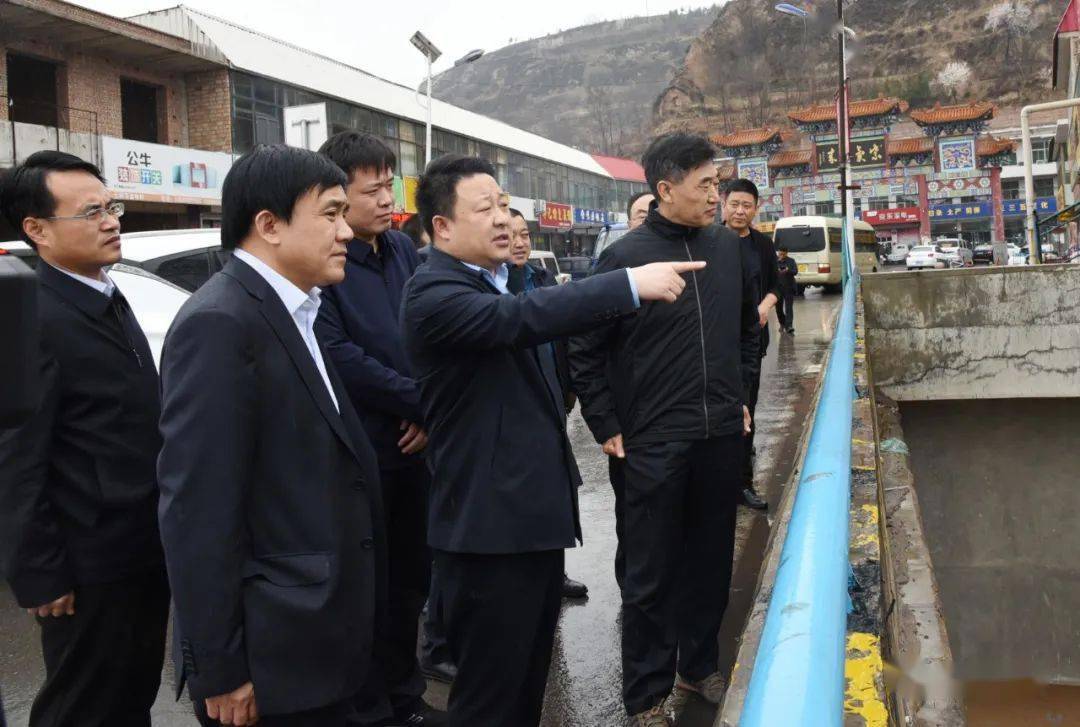姚树山深入湫水河沿线开展巡河工作