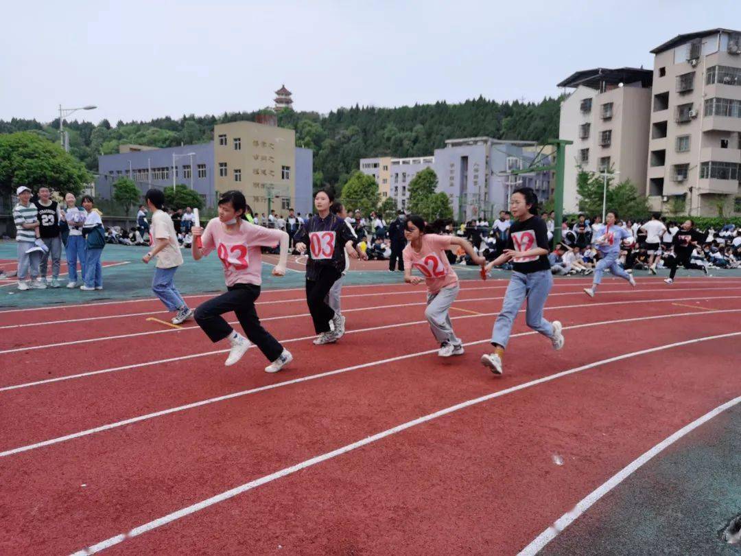 青春正燃四川省南部中学第53届田径运动会一