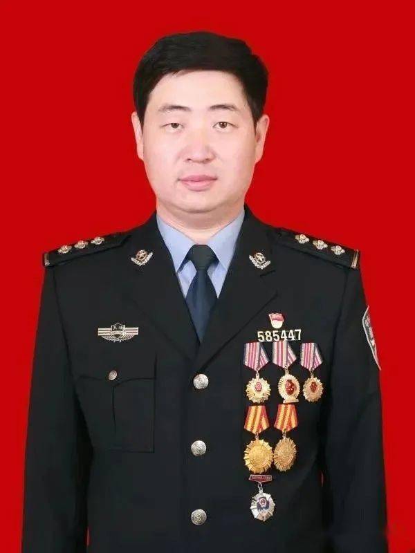 英模教育贾明秣马厉兵担使命枕戈待旦再前行