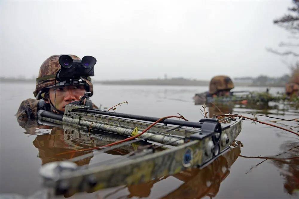 魔幻单兵精锐尽出中野虎师变身海鲨特战绝了